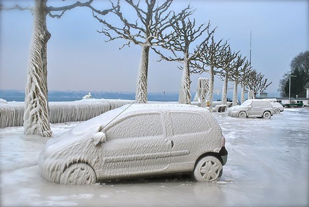 15 автомобилей, превращенных морозами в объекты искусства